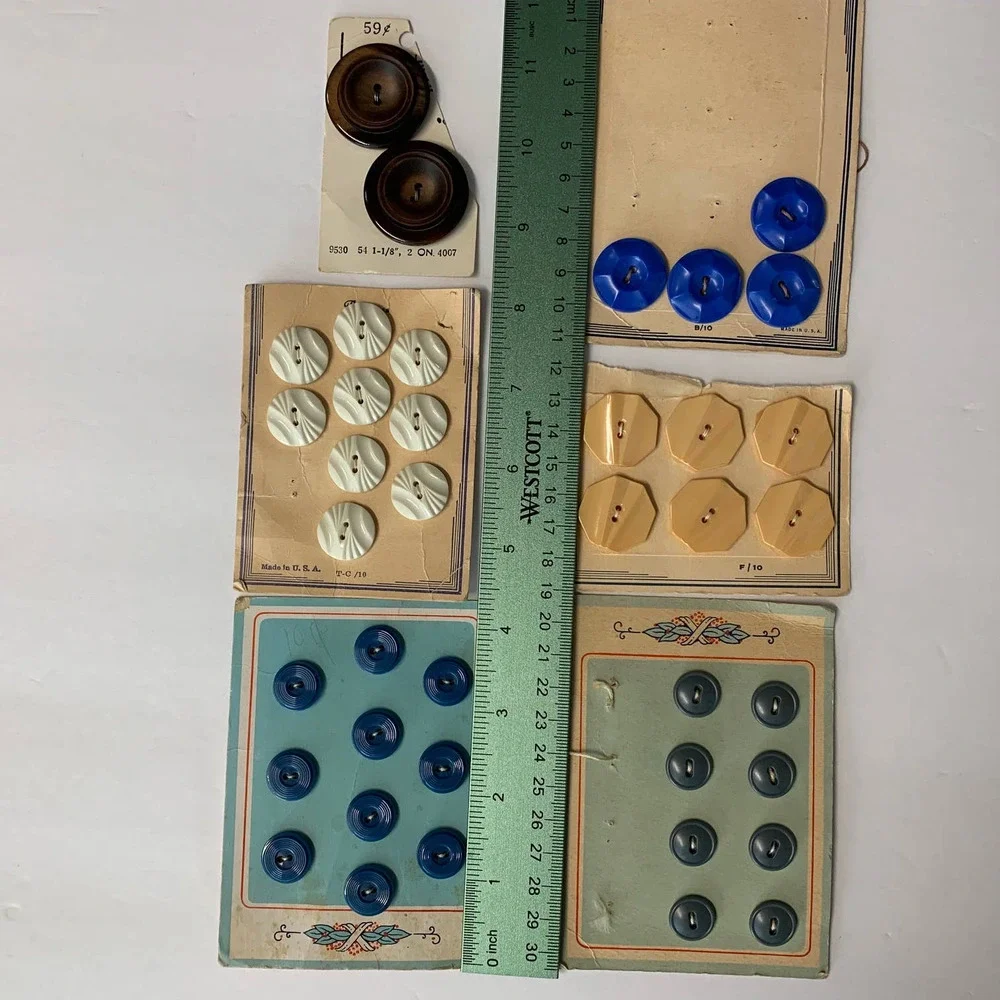 Vintage Buttons‎ Acrylic Plastic Lot of 85 Buttons New Old Stock NOS